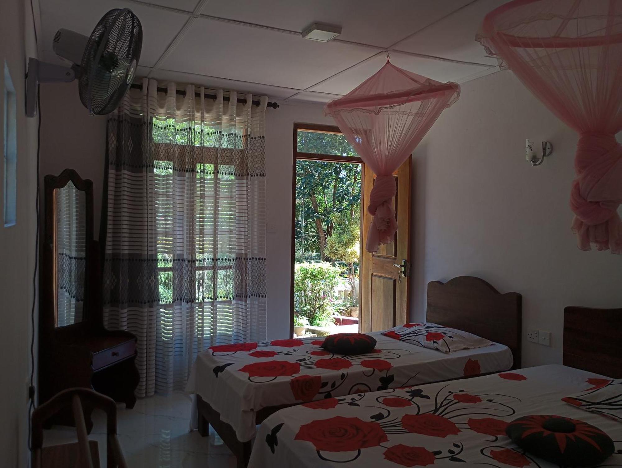 Pleasure Mount Homestay Елла Екстер'єр фото
