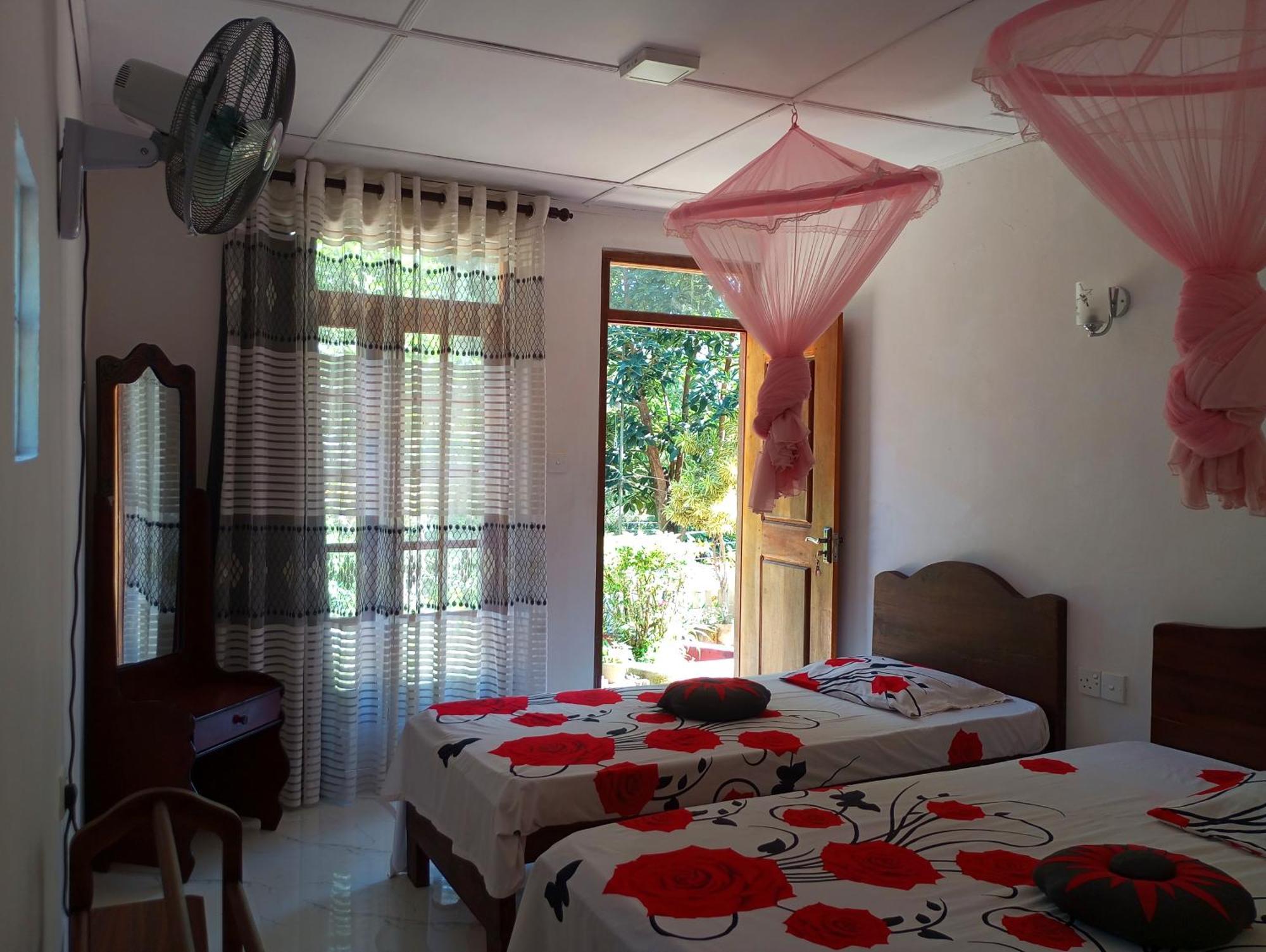 Pleasure Mount Homestay Елла Екстер'єр фото